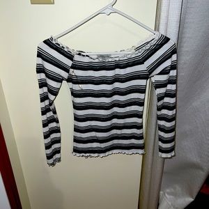 Lightweight stretchy off the shoulder long sleeve